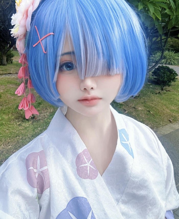 hình ảnh rem cosplay tóc mượt