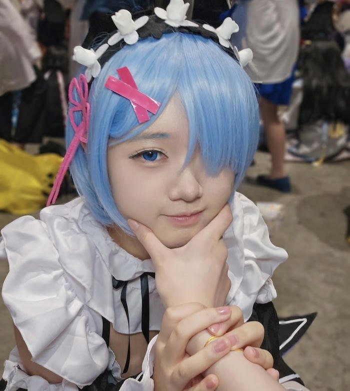 hình ảnh rem cosplay xinh dễ thương