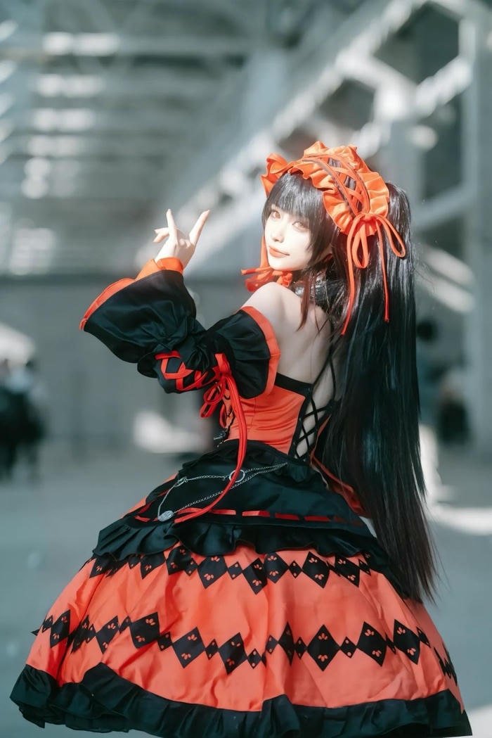 hình cosplay Kurumi phong thái tự tin