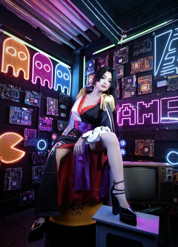 hình cosplay boa hancock váy dài