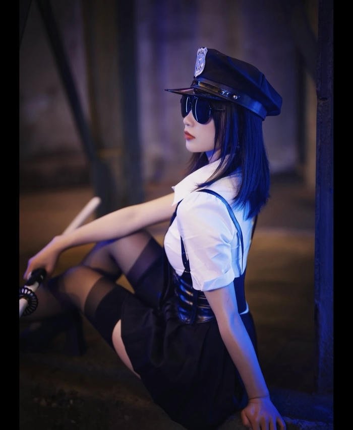 hình cosplay cảnh sát dịu dàng