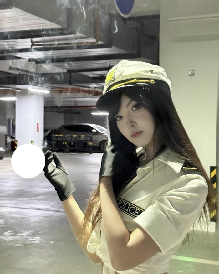 hình cosplay cảnh sát duyên nhẹ