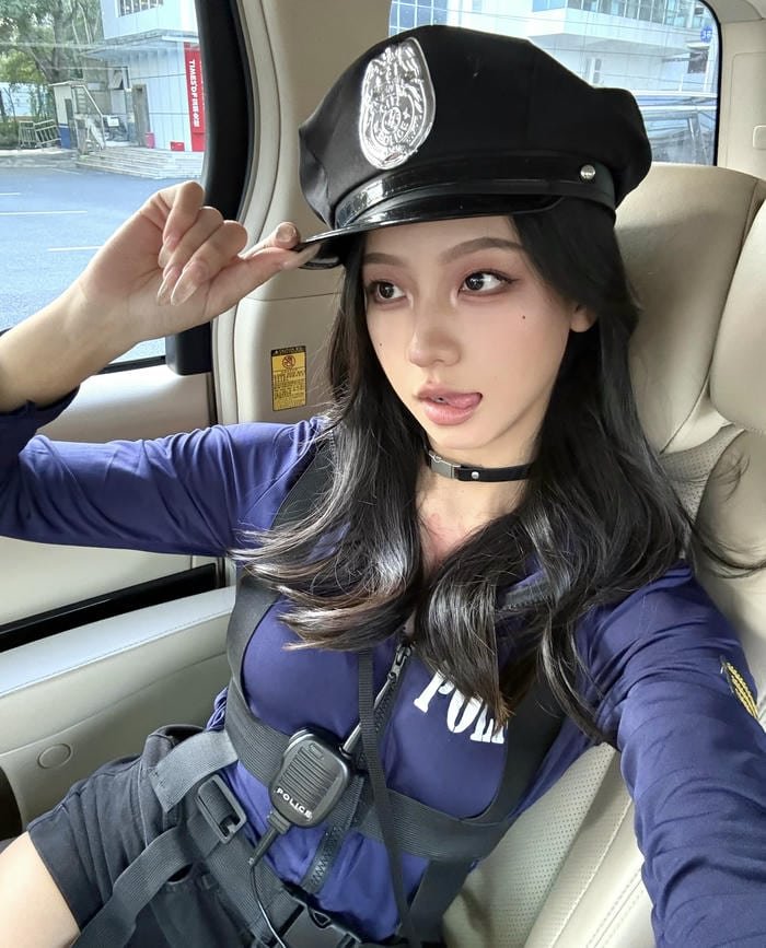hình cosplay cảnh sát mềm dáng