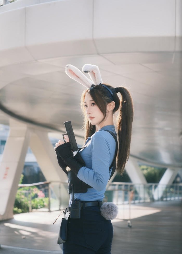 hình cosplay cảnh sát nhẹ nét