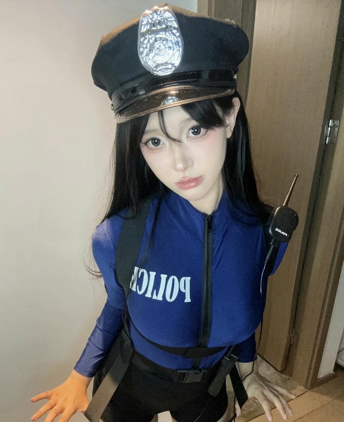 hình cosplay cảnh sát nữ tinh tế