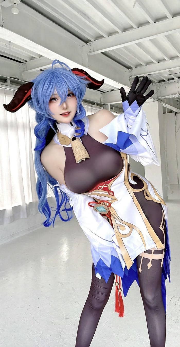 hình cosplay ganyu tóc xanh dài