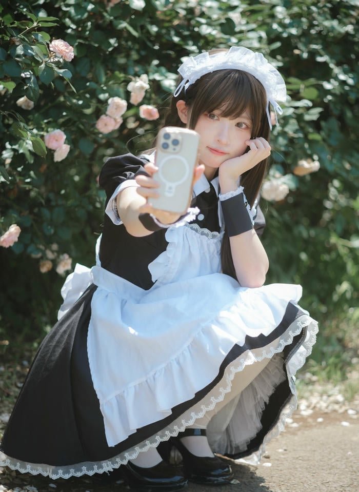 hình cosplay hầu gái váy áo tinh tế