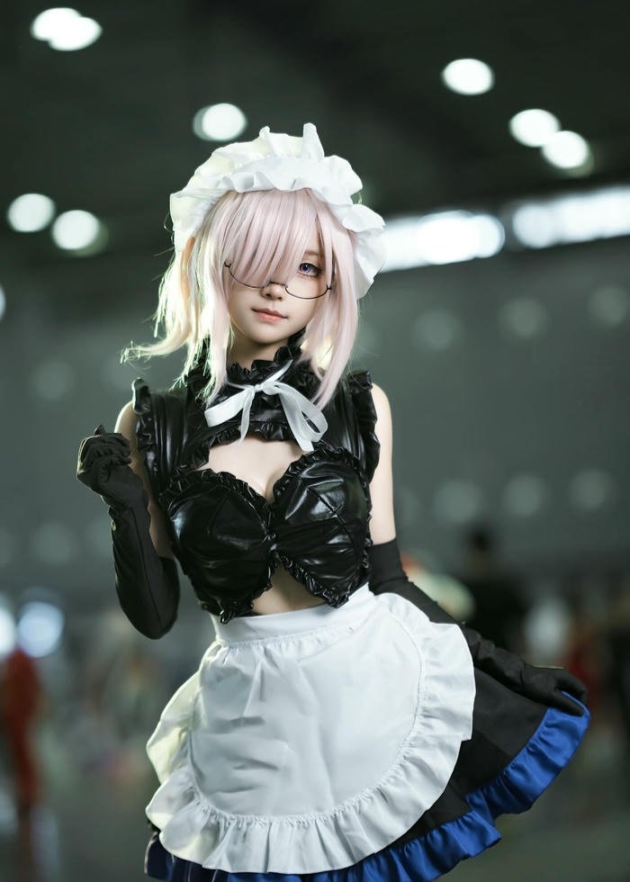 hình cosplay hầu gái váy ngắn xinh xắn