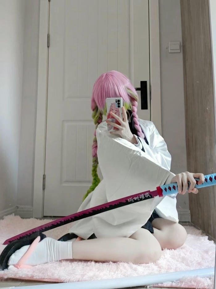 hình cosplay luyến trụ hình dáng mảnh