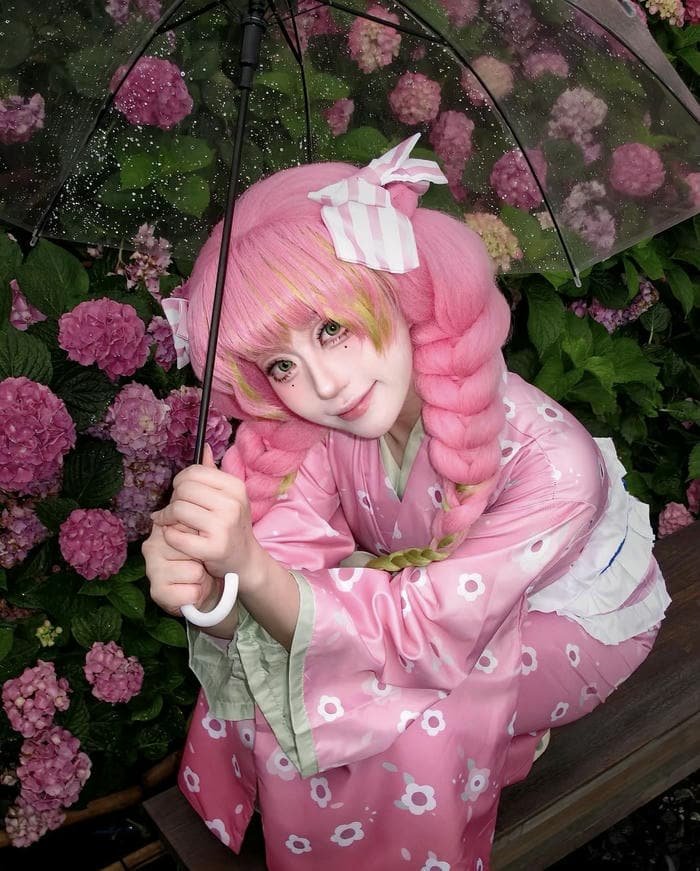hình cosplay luyến trụ màu sắc nổi bật