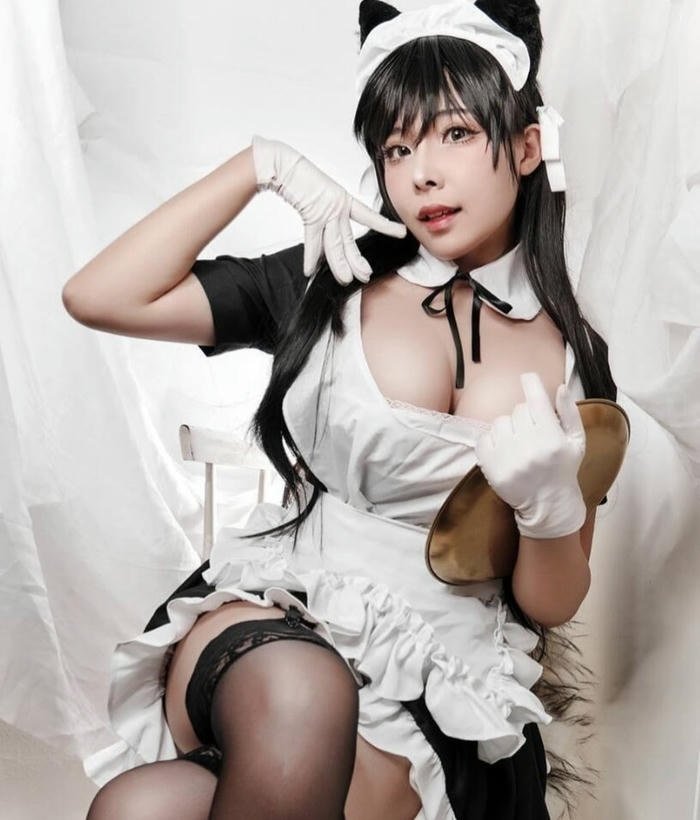 hình cosplay maid dáng đáng yêu
