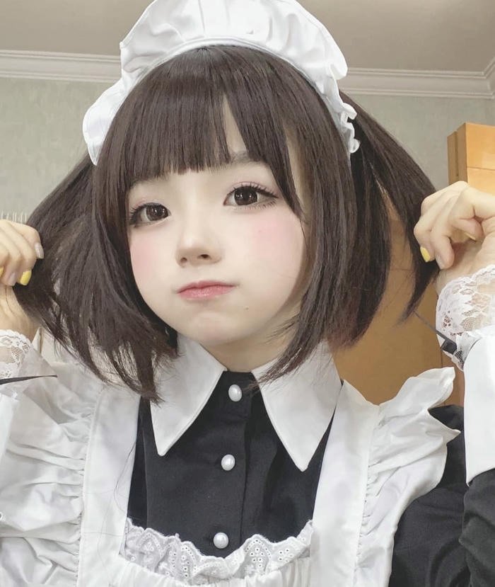 hình cosplay maid trắng đen cổ