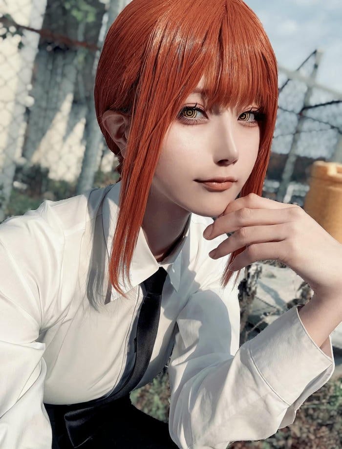 hình cosplay makima ánh nhìn lạnh