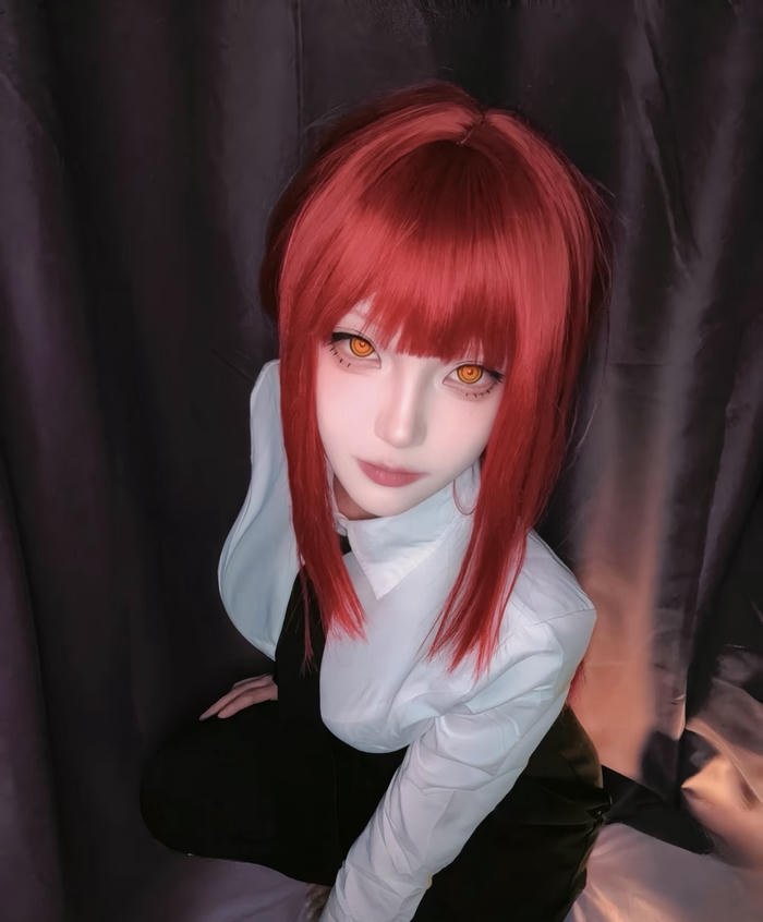 hình cosplay makima má hồng nhẹ