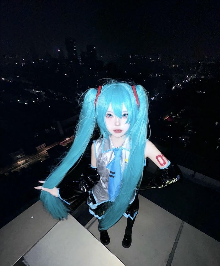 hình cosplay miku thắt lưng mảnh