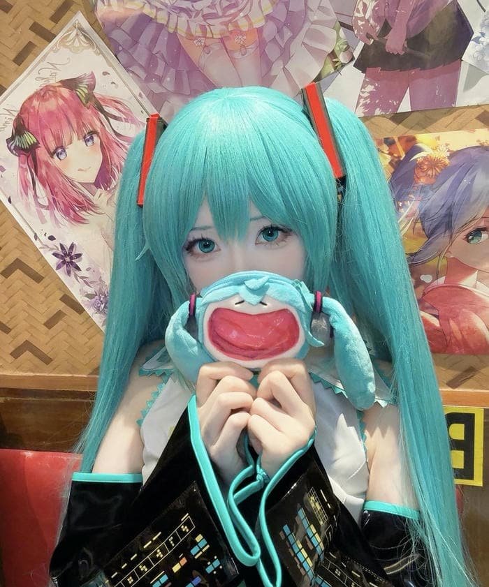 hình cosplay miku tóc buộc cao dài