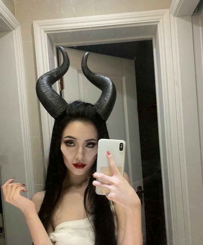 hình cosplay phù thủy không khí lạnh