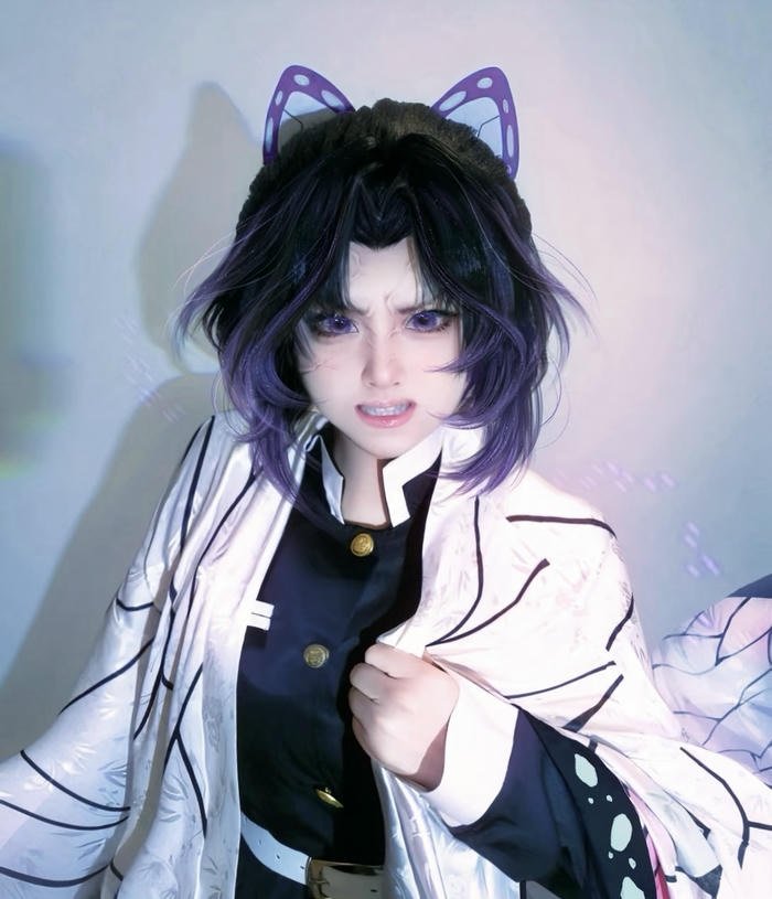 hình cosplay shinobu biểu cảm tự nhiên