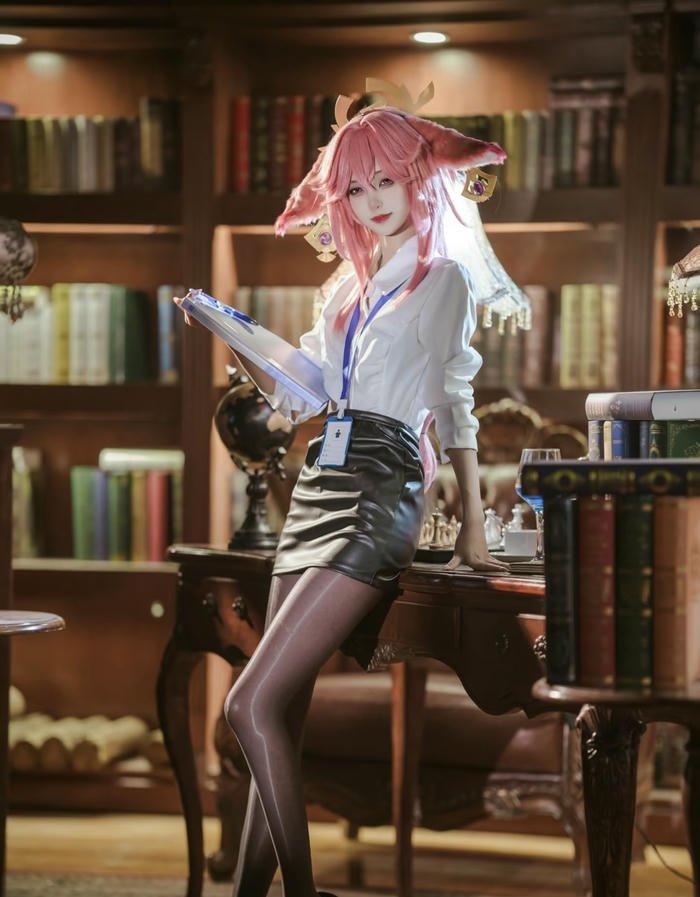 hình cosplay thư ký không gian làm