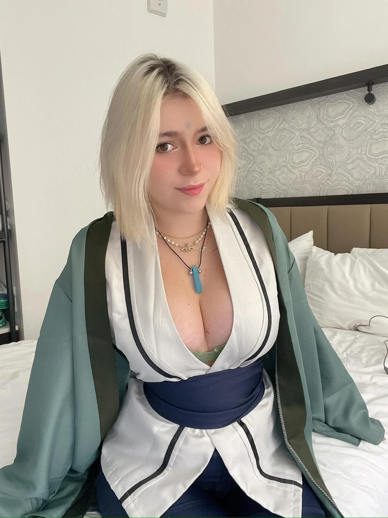 hình cosplay tsunade khiến fan naruto không thể rời mắt