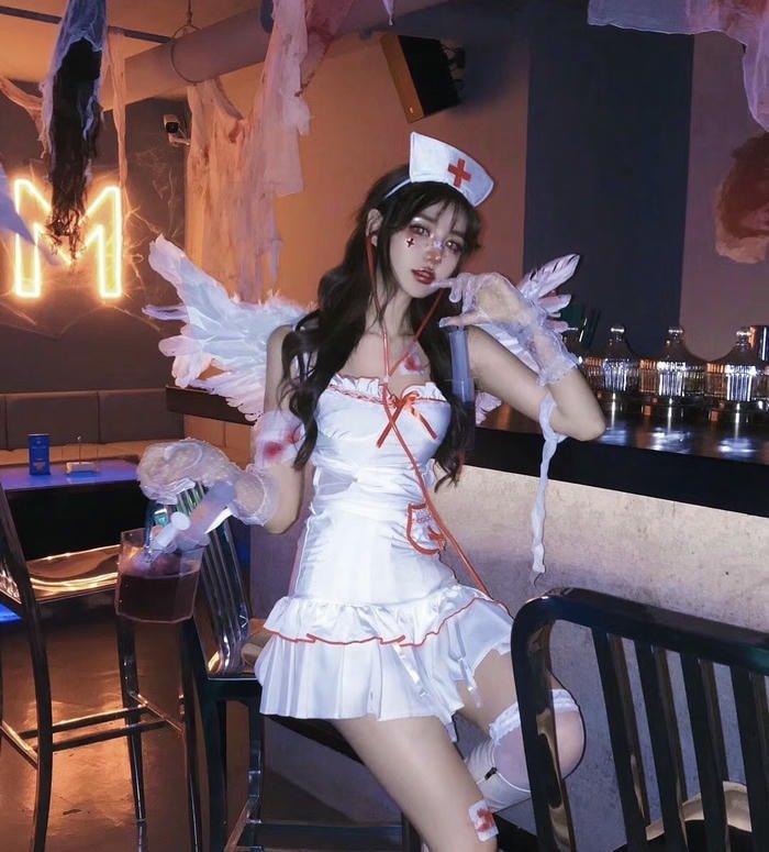 hình cosplay y tá phụ trợ