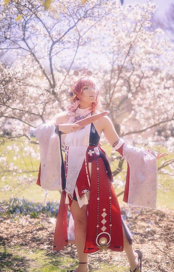 hình cosplay yae miko đai thắt eo