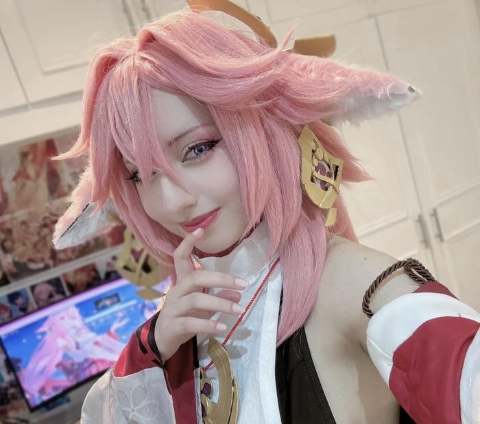 hình cosplay yae miko ngoại hình đặc trưng