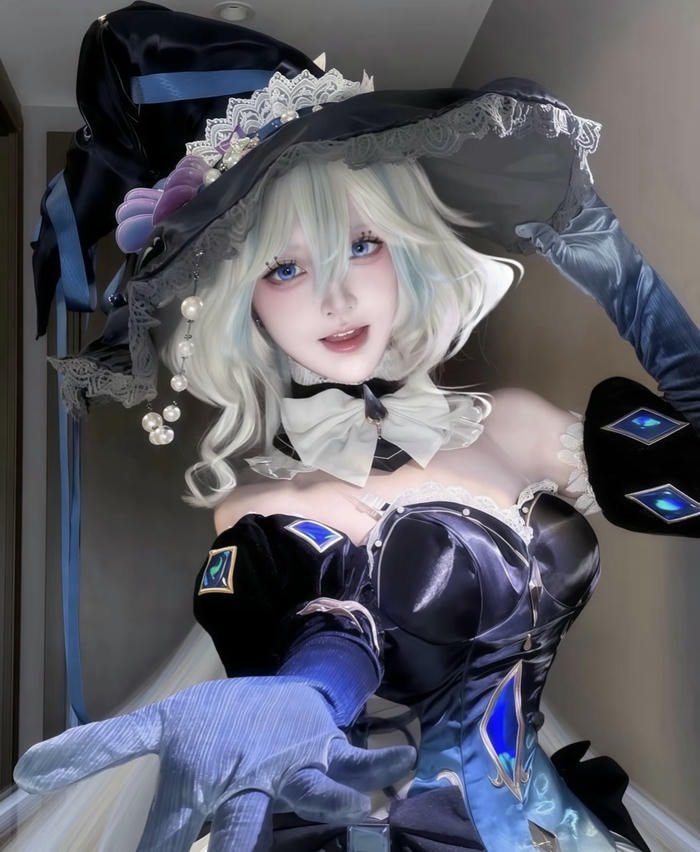 hình furina cosplay ánh mắt xinh