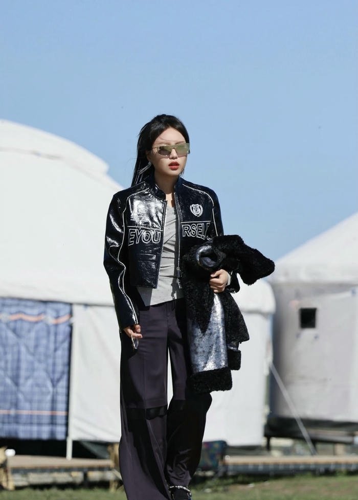 hình gái Trung Quốc ngầu sắc lạnh