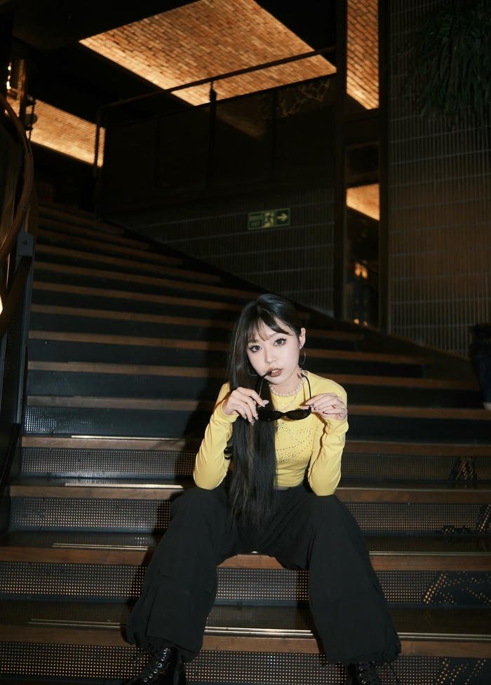 hình gái Trung Quốc ngầu trầm ổn