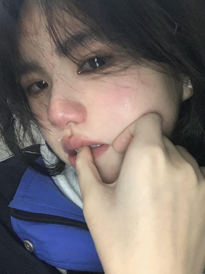 hình gái buồn ánh mắt buồn