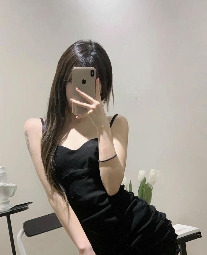 hình gái xinh che mặt bình thường