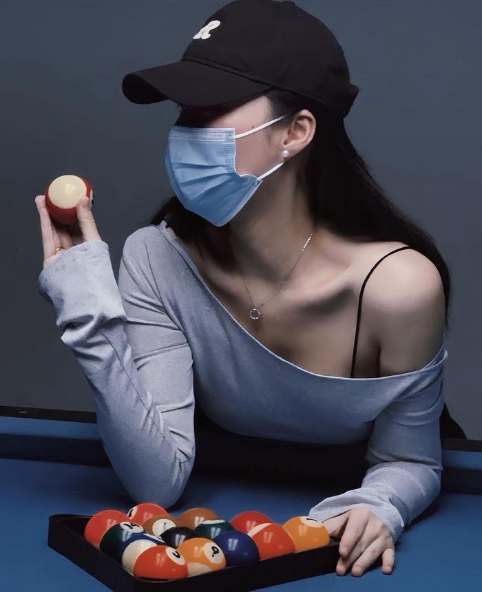 hình gái xinh chơi bida che mặt đầy bí ẩn