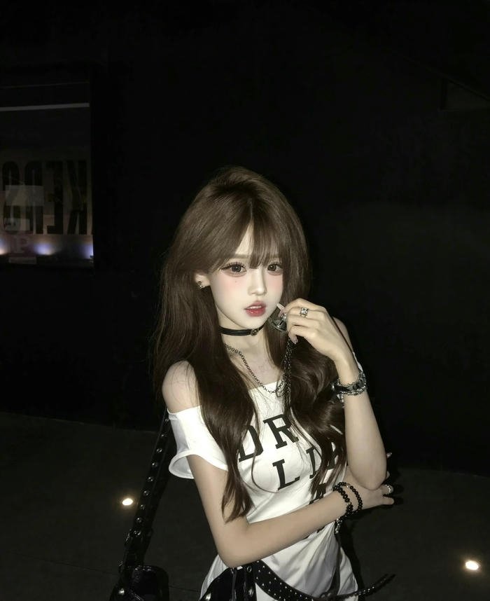 hình gái xinh ngầu nổi trội