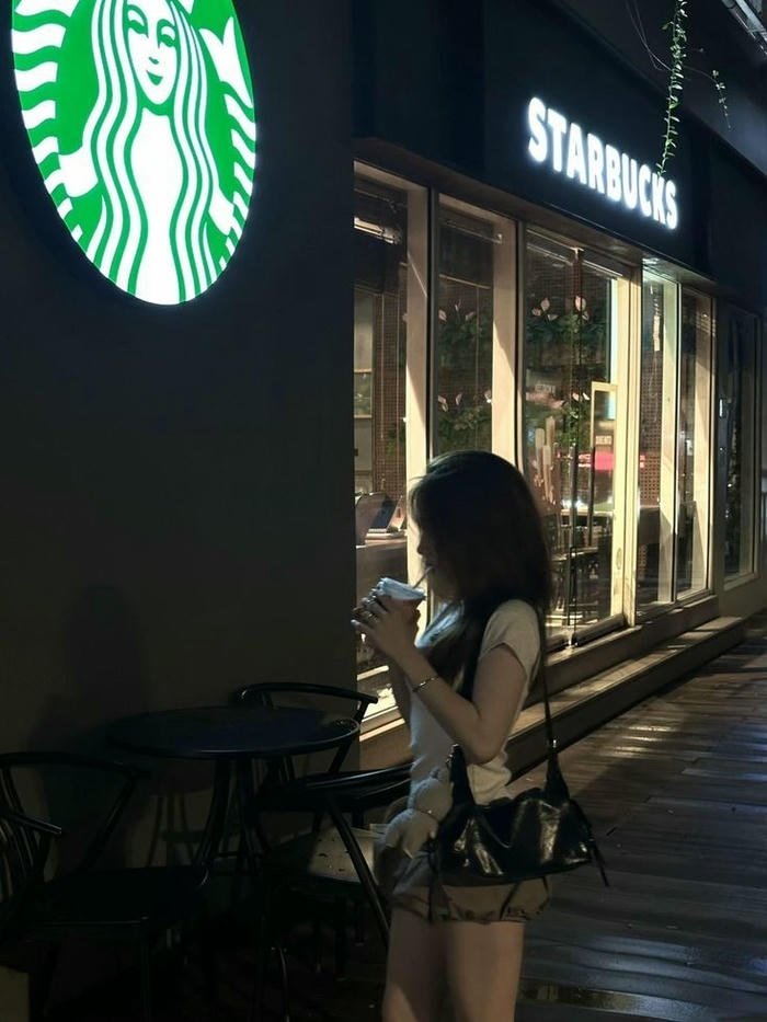 hình girl phố góc nhìn thường ngày