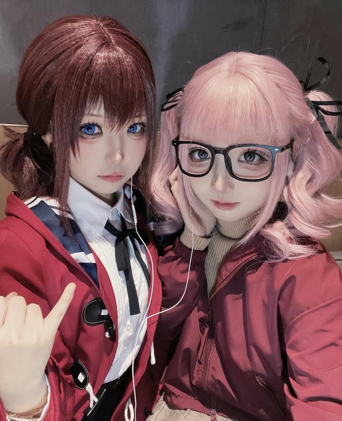 hình hina cosplay tóc xoăn nhẹ