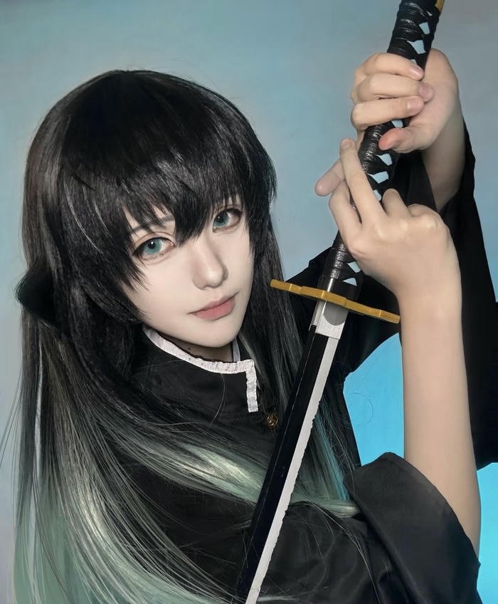 hình muichiro cosplay nhân vật diệt quỷ
