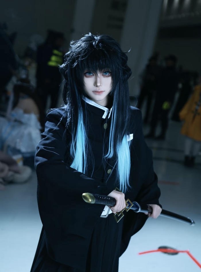 hình muichiro cosplay phong cách chiến đấu