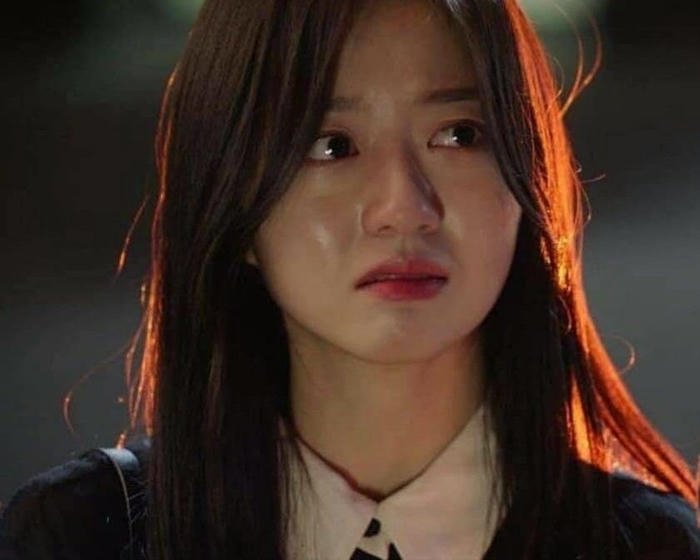 hình nữ khóc giọt lệ rơi