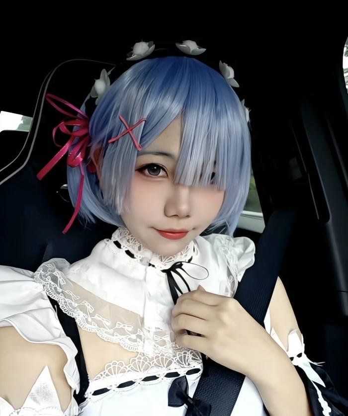 hình rem cosplay mặt cân đối