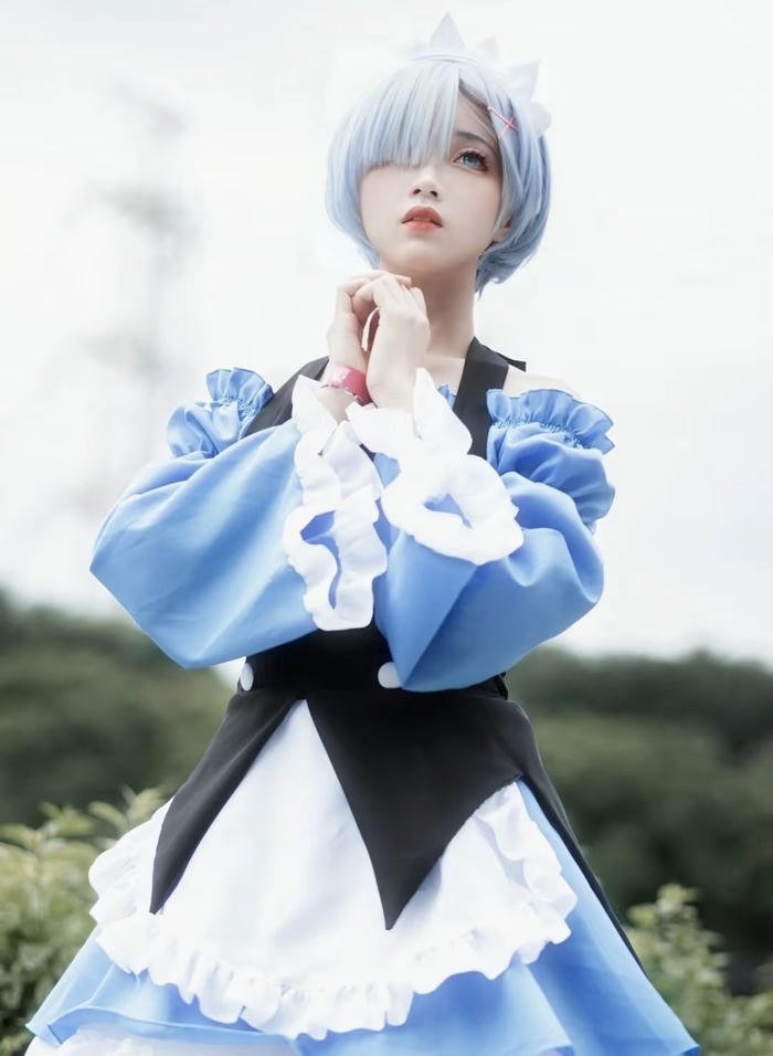hình rem cosplay tóc xanh nhạt