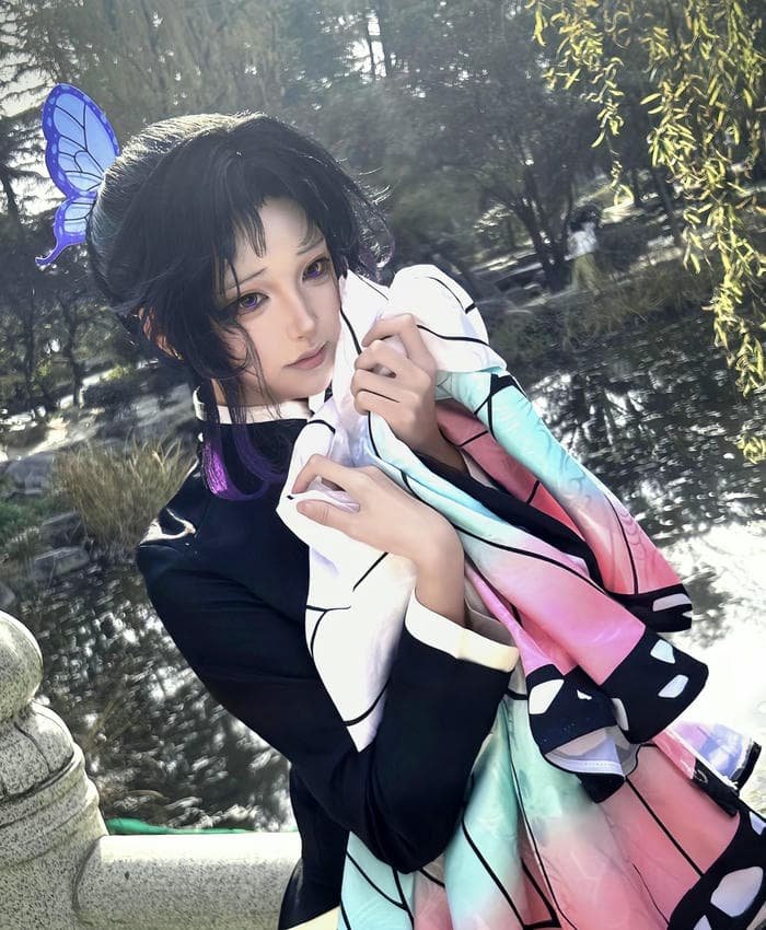 hình shinobu cosplay nhẹ nhàng đẹp
