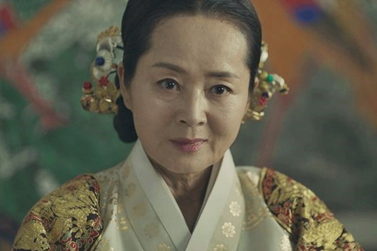 Hoàng hậu Munjeong thể hiện sự quyết đoán trong việc điều hành chính sự