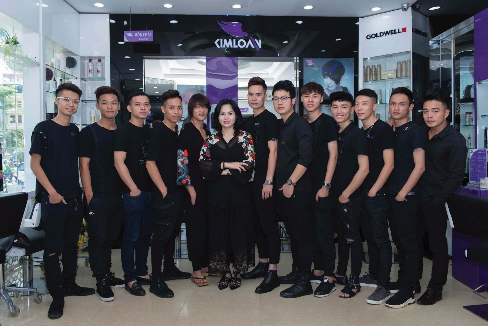 Hoạt động tại Salon tóc Kim Loan, minh họa dịch vụ chăm sóc mái tóc