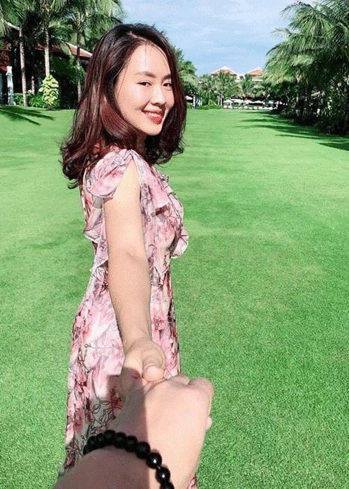 Hồng Diễm giữ kín hình ảnh chồng doanh nhân sau 15 năm kết hôn