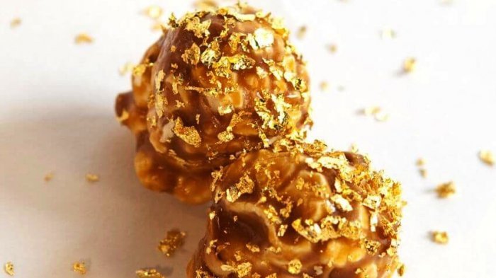 Hộp bỏng ngô dát vàng lấp lánh và sang trọng