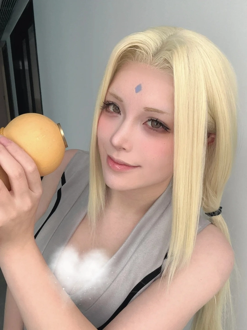 khí chất cosplay tsunade mang đậm phong cách chiến binh
