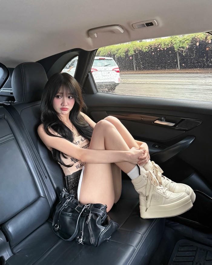 khoảnh khắc tự nhiên vũ thị khánh huyền bikini sexy