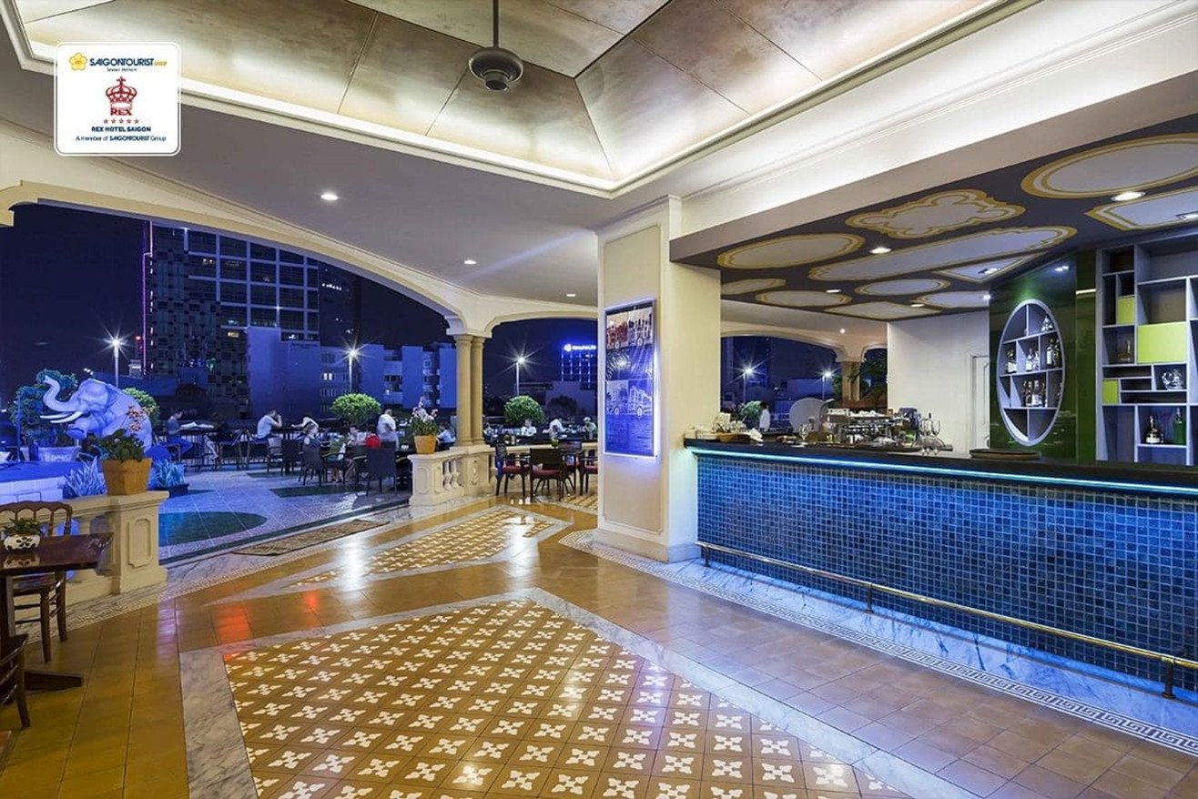 Không khí lễ hội Giáng Sinh tại Rex Hotel Saigon