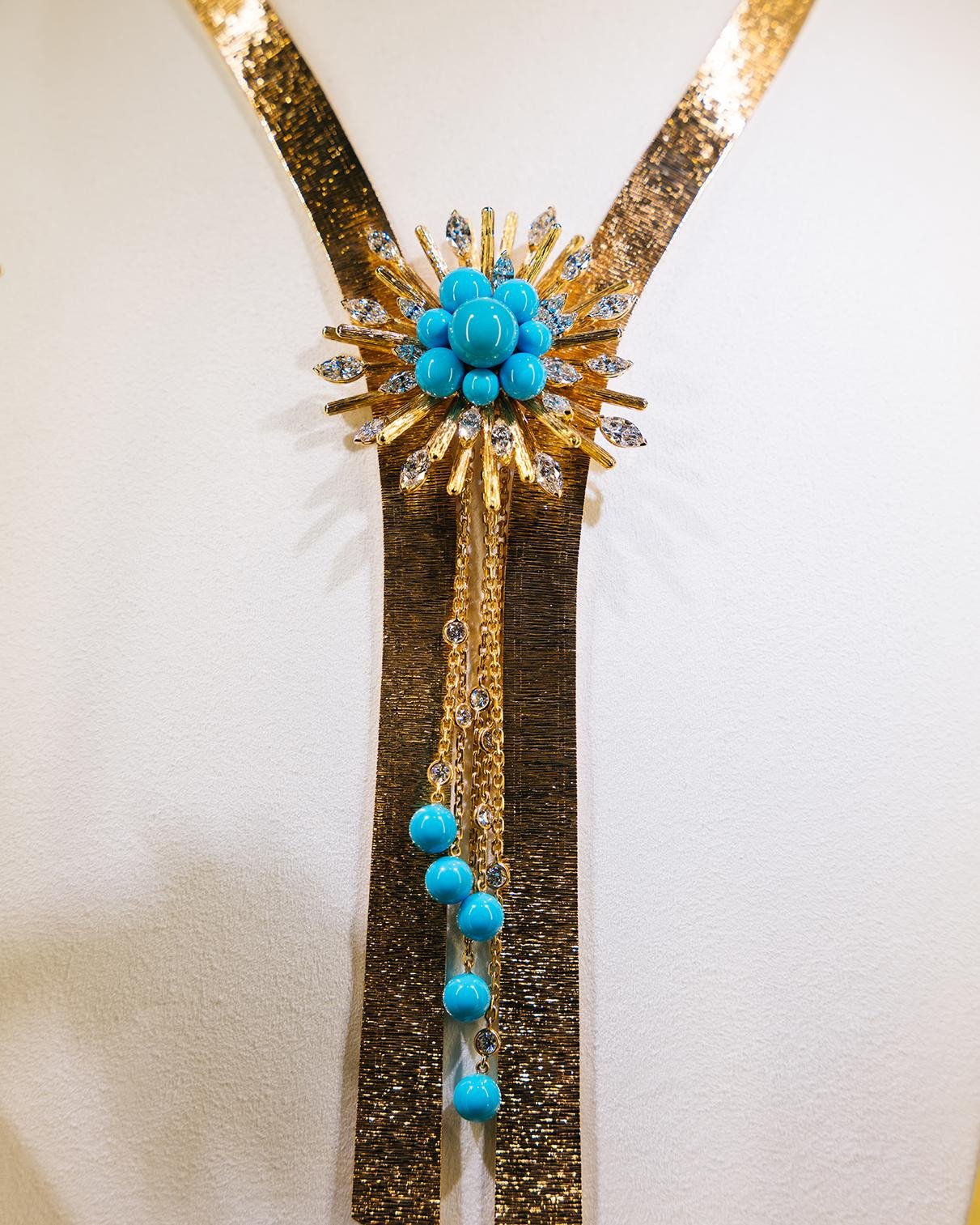 Kiểm tra độ mòn của lốp xe ô tô để đảm bảo an toàn.